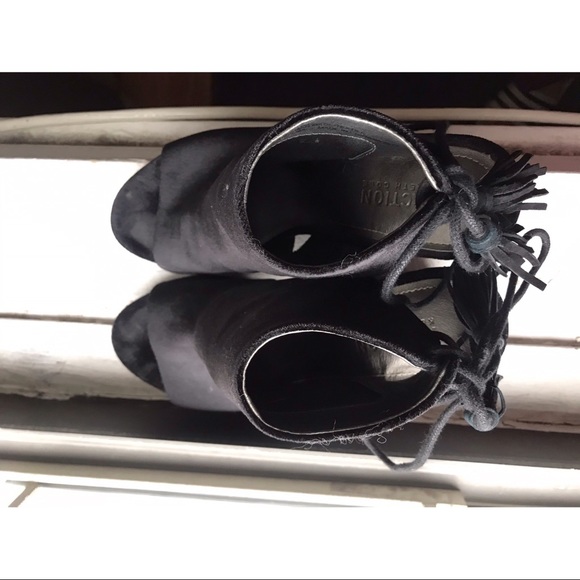 Kenneth Cole Reaction bootie - Picture 2 of 3